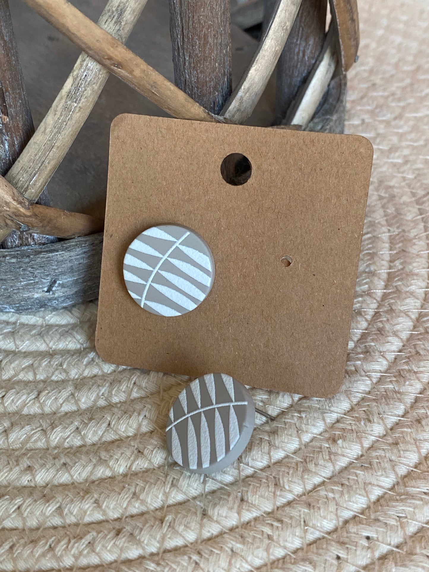 Circle Leaf Pattern Studs